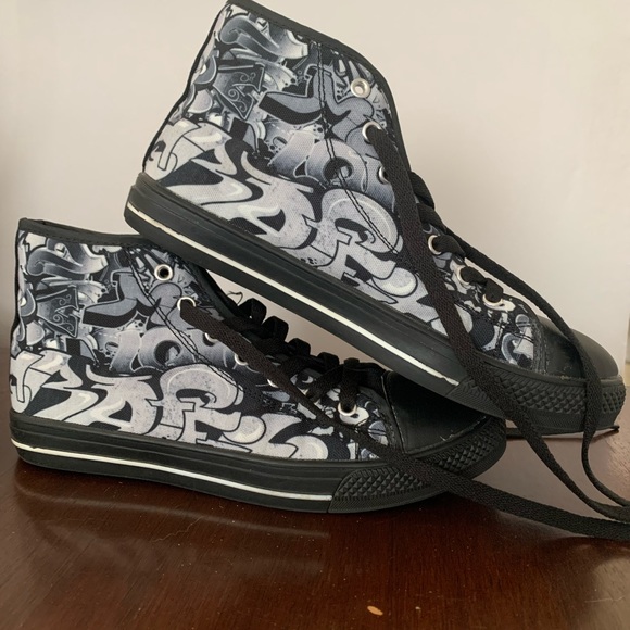 Custom made graffiti high top womens sneakers size 7 - Picture 1 of 4